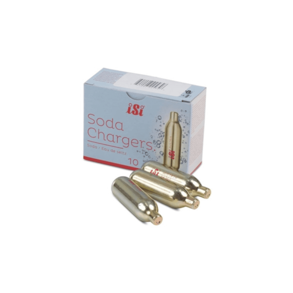 ISI - Bombolette per Sifone Seltz 8gr - Set. 10 pz. In pochi gesti è possibile ricaricare il proprio sifone iSi per il seltz con le Bombolette per Sifone Seltz iSi 8gr e frizzare drink e bevande. Senza queste piccole capsule non è possibile usare i sifoni seltz. Inseritela secondo le istruzioni, caricatela e rimuovetela una volta che il CO2 è passato nel sifone per seltz. Poche e semplici mosse per ottenere l'effetto di frizzantezza desiderato. SIFONE SODA SELTZ: DOSAGGIO Una bomboletta per sifone soda seltz contiene circa 8 gr di CO2, creando circa 1 lt di soda seltz. BOTTIGLIA PER SELTZ: COMPOSIZIONE Si tratta di bombolette in alluminio che contengono CO2. Le bottiglie seltz sono usa e getta e quindi dopo l'utilizzo devono essere correttamente smaltite. IL SIFONE DA SELTZ IN ITALIA Queste bombolette seltz possono essere impiegate solo e soltanto nei sifoni da seltz. Essendo bombolette prodotte dall'azienda austriaca iSi, sono specifiche per sifoni per seltz della stessa marca ma possono essere inserite anche in altri sifoni da soda di marche differenti. L'Italia è uno dei Paesi in cui il sifone seltz è più utilizzato. Abbiamo una vocazione particolare per l'aggiunta del tipico splash di soda ai drink, non solo per effetto scenico ma perché è giusto riconoscere il valore di un prodotto realizzato sul momento. 