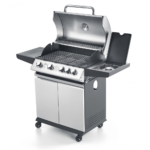 Il barbeque Sirman BBQ X4 - 4 Bruciatori è ideale per l'uso esterno semiprofessionale. Caratteristiche principali: Coperchio e termometro 4 zone di cottura Alimentazione GPL Struttura in acciaio inox Piano cottura 69x35 cm Griglie inox smontabili Ripiano rialzato Vano raccogli liquidi Fornellino laterale 4 ruote Spedito smontato