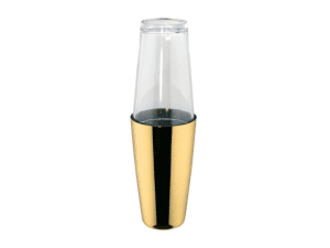 ILSA - Shaker Boston Mixage Oro con bicchiere in vetro cl 70 Shaker Boston con bicchiere in vetro della linea Mixage Gold in acciaio inox 18/10 placcato color oro con capacità di 70 cl. Vetro e acciaio inox combinati per un prodotto efficiente e professionale. Lo shaker Boston, noto anche come “americano”, è uno strumento molto facile da utilizzare ed estremamente versatile. È formato da due parti: una parte inferiore definita “tin” e costituita da un bicchiere in acciaio inox; e una superiore composta da un bicchiere in vetro dal diametro leggermente inferiore. Dopo aver inserito gli ingredienti nella parte superiore, ed incastrato perfettamente i due bicchieri, si può procedere scuotendo ripetutamente lo shaker. Dopo la fase di agitazione, il cocktail è pronto per essere versato e assaggiato. La linea Mixage è pensata appositamente per i professionisti del settore e comprende l’attrezzatura completa per realizzare cocktail. Gli shaker della linea sono caratterizzati da un design dal gusto retrò.