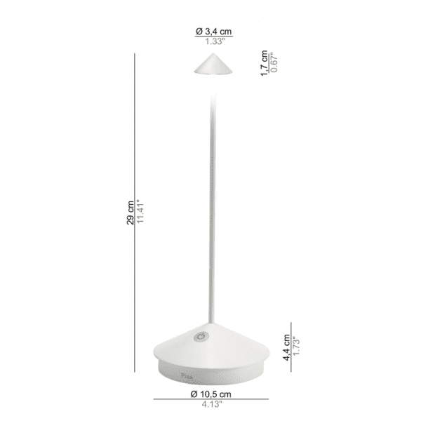 Zafferano - Lampada da Tavolo Pina Pro bianco La lampada da tavolo Pina Pro Led ricaricabile si presenta con un design snello e lineare, caratterizzato da un'eleganza inaudita, sposabile con qualsiasi ambiente interno ed esterno. Realizzata con corpo in pressofusione di alluminio verniciato e diffusore in policarbonato, la lampada Pina Pro Led dispone di una batteria a litio con una durata garantita per più di 13 ore e la luce LED fornisce una chiara ed omogenea luminosità su tutto l'ambiente in cui viene inserita. L'accensione e lo spegnimento sono possibili grazie ad un rapido tocco sulla base, per la dimmerazione invece basta una leggera pressione sul pulsante fino al raggiungimento della luminosità desiderata. Che stai aspettando? Scegli la finitura di colore che più si addice al tuo stile tra le 3 disponibili e lasciati affascinare dall'eleganza e dalla funzionalità della lampada Pina Pro Led! Dimensioni: Altezza 29 cm, Diametro base 10.5 cm, Diametro diffusore 3.4 cm Materiali: Alluminio, Policarbonato