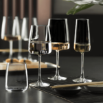 RCR - Calice Vino Essential 54 cl - Set. 6 Pz Il Calice Vino Essential 54 cl è studiato per un arredo tavola contemporaneo e minimal, il fondo piatto conferisce al vino una forma trapezoidale, tipica delle apparecchiature moderne. La raffinatezza del design esprime la sua massima espressione nella leggera riapertura della bocca che, oltre a favorire lo sprigionarsi degli aromi, agevola lo scivolamento del liquido in fase di degustazione e conferisce al calice una morbida eleganza di linea