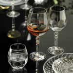 RCR - Calice vino Alkemist 2 - 67 cl - Set. 6 pz. Il suo successo risiede nel combinare la complessità del design della coppa con la leggerezza tipica del calice da degustazione, un’alchimia che rende questa linea unica ed inimitabile.