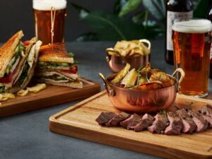 Leone - Tagliere in Acacia con Scanalatura 40x30 cm